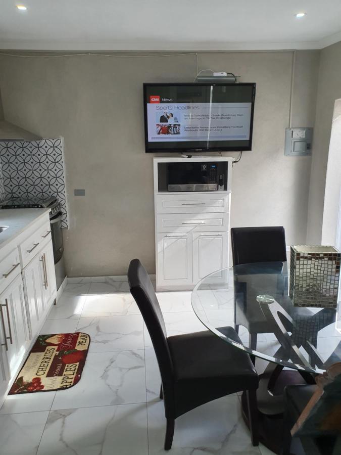 Devachan Apartments บริดจ์ทาวน์ ภายนอก รูปภาพ