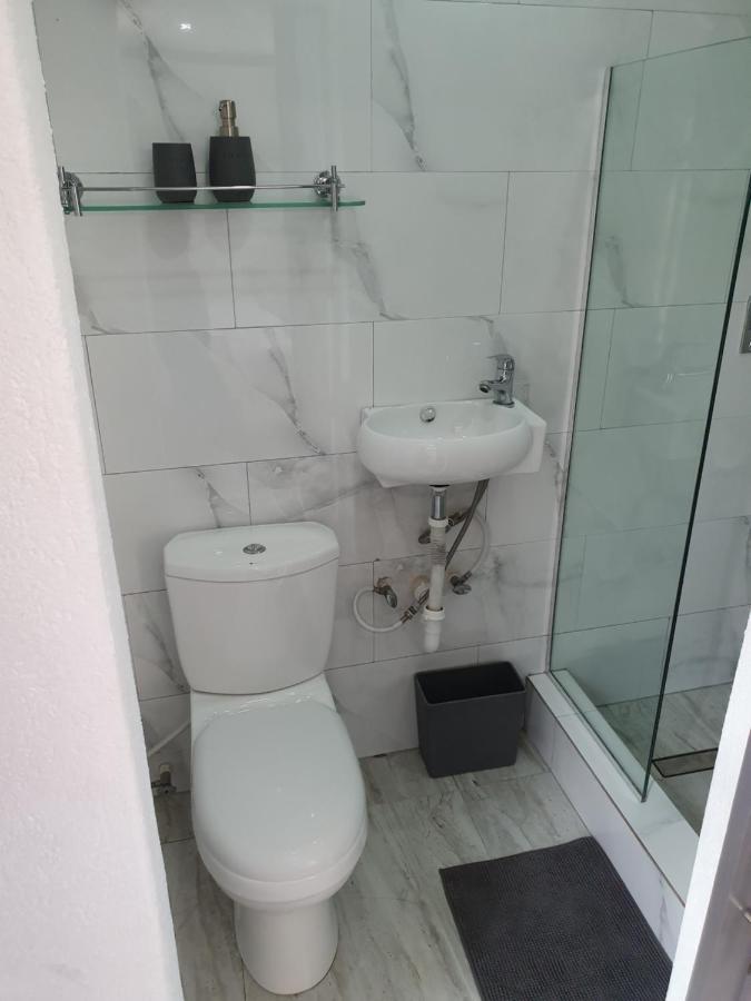 Devachan Apartments บริดจ์ทาวน์ ภายนอก รูปภาพ